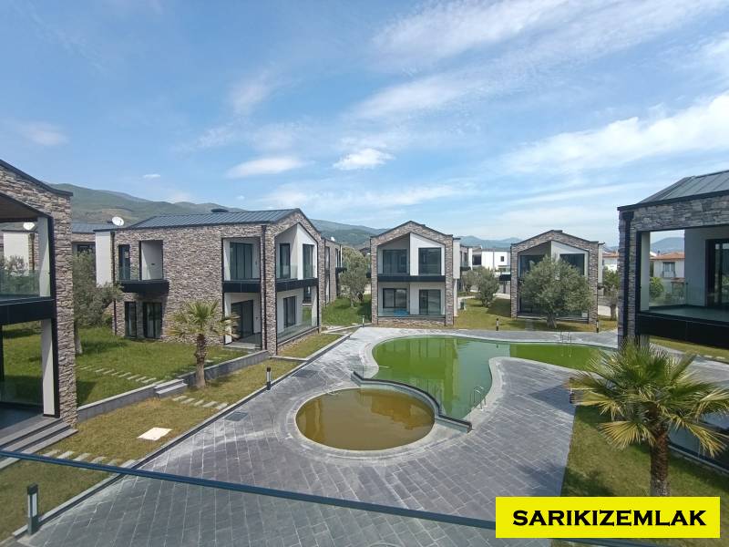 Edremit Güre Mah`da3+1  Villa.